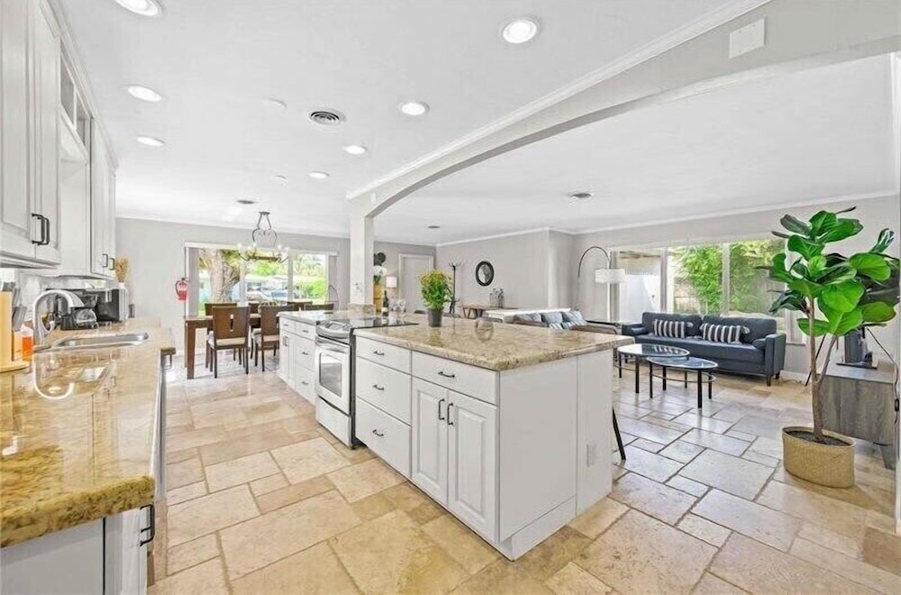 332 Wilton Manors in Wilton Manors