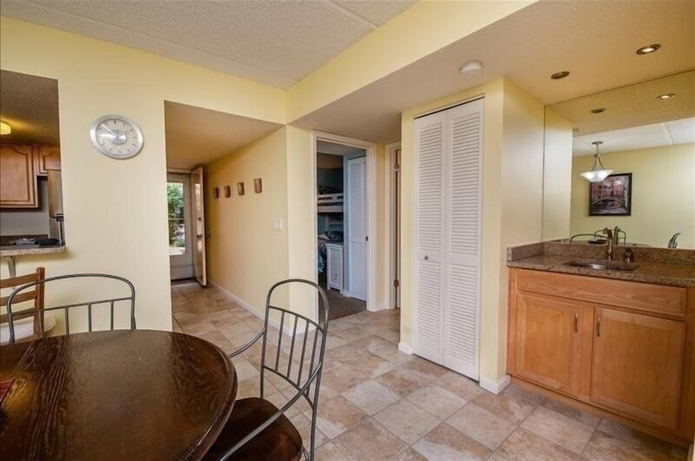 Mystic Sands I Steps To Beach I Free Activities 2 Bedroom Condo