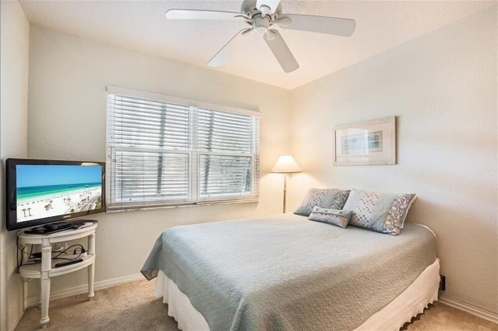 Sand N Suds 3 Bedroom Home by RedAwning view 5