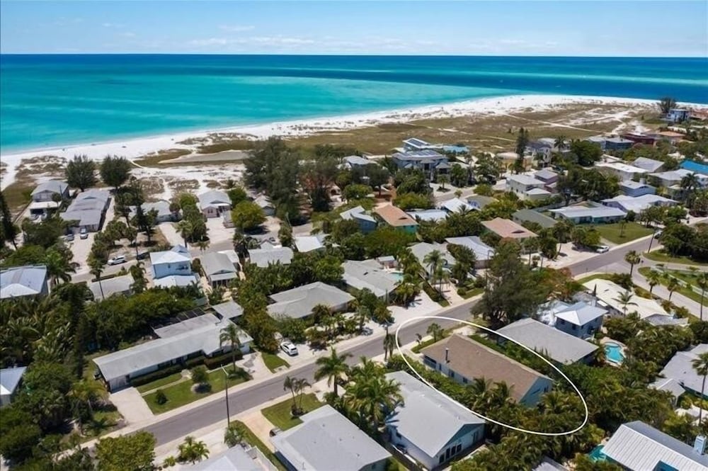 Coconut 3 Bedroom Home by RedAwning view 5