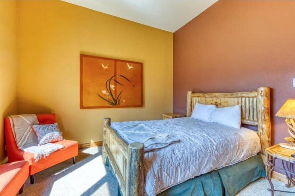 Breckenridge 5 Bedroom Luxury Home w/ Hot Tub & Views!