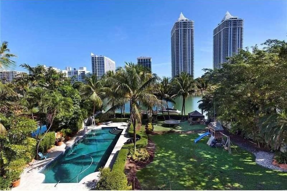 6 Bedroom Homes in Miami Beach by TMG