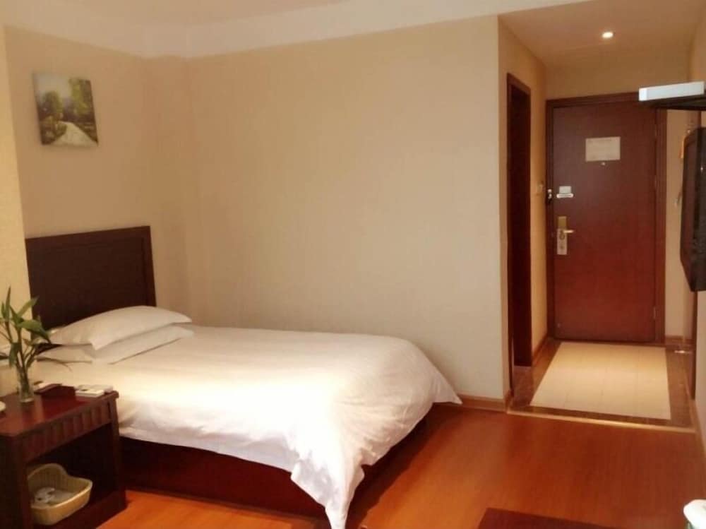 Yangzhou Vacations - GreenTree Inn Yangzhou Jiangdu West Changjiang Road Liberty Park Business Hotel - Property Image 9