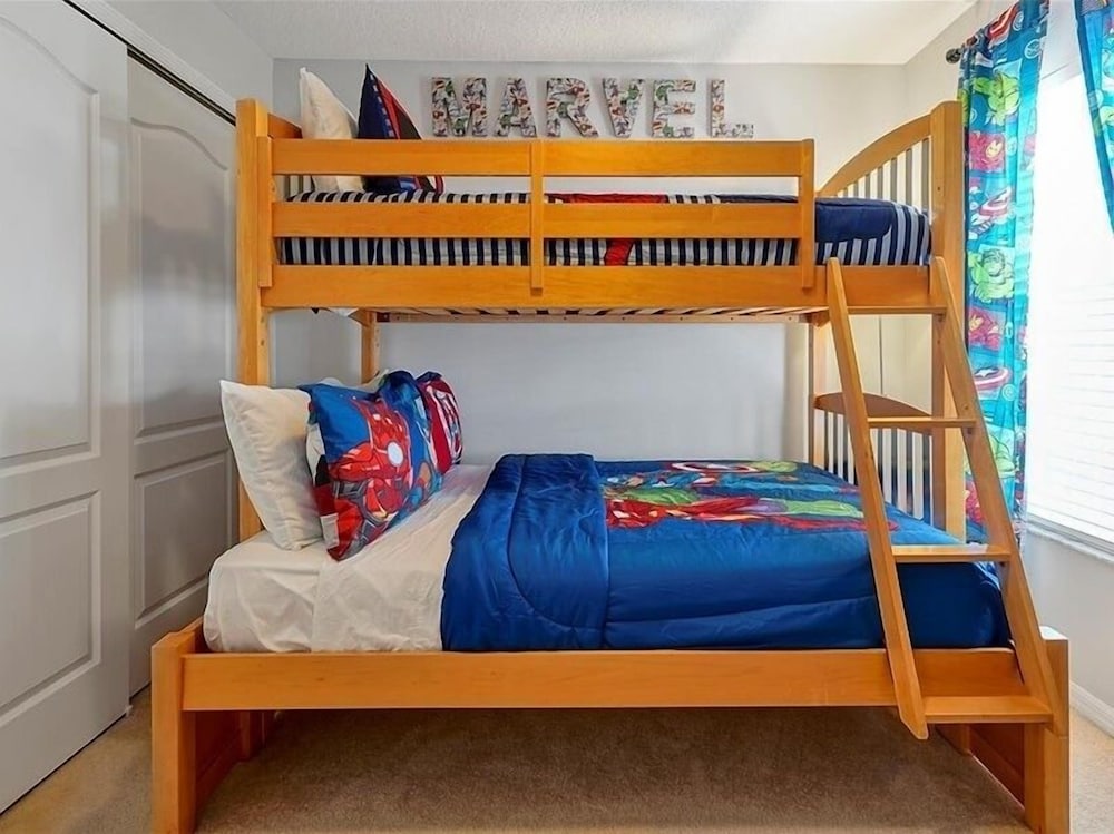 Adorable Townhome Remodeled With Comfort And Relaxation In Mind! Splash Pool! 4 Bedroom Townhouse