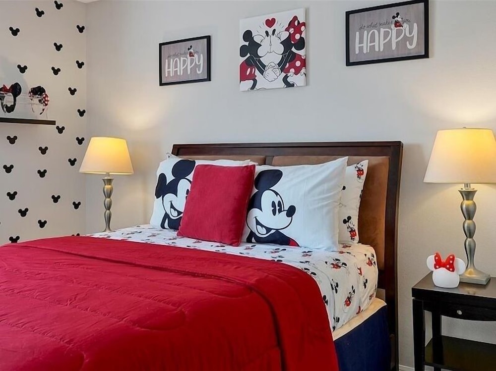 Adorable Townhome Remodeled With Comfort And Relaxation In Mind! Splash Pool! 4 Bedroom Townhouse