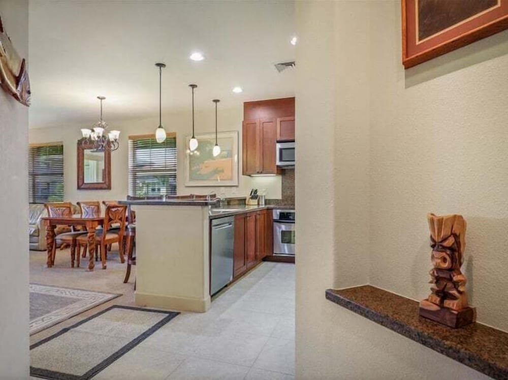 Peaceful Hawaiian Condo w Upscale Amenities - Near Dolphin Quest - Pool!- Vrkcv