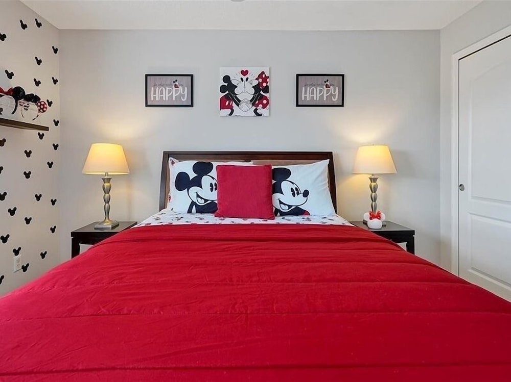 Adorable Townhome Remodeled With Comfort And Relaxation In Mind! Splash Pool! 4 Bedroom Townhouse