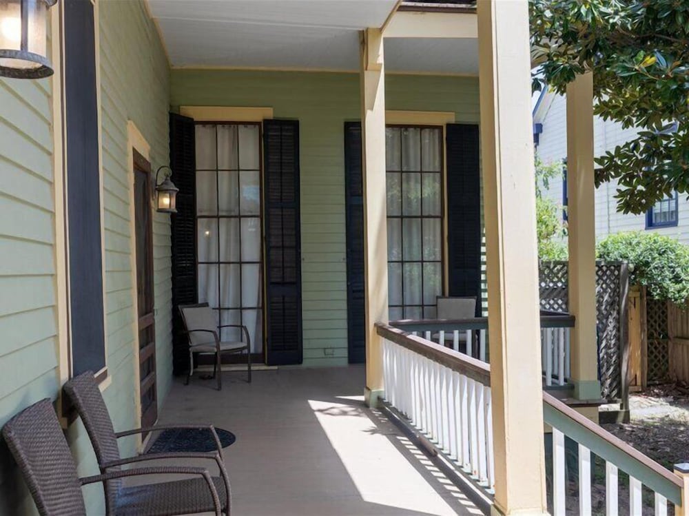The Shaw House by 3rd Coast Getaways view 4