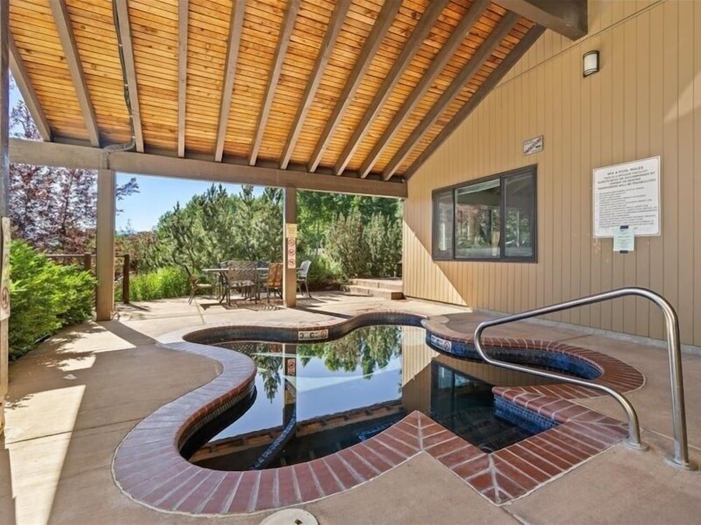 Remodeled Snowmass Pet-Friendly Modern 1BR Condo - G125