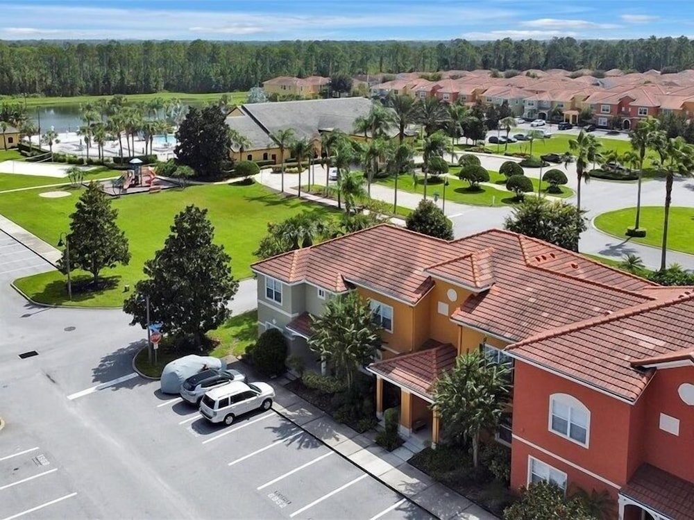 Adorable Townhome Remodeled With Comfort And Relaxation In Mind! Splash Pool! 4 Bedroom Townhouse