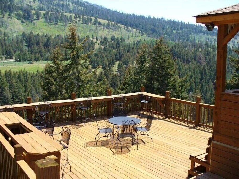 Yellowstone Mountain Cabins