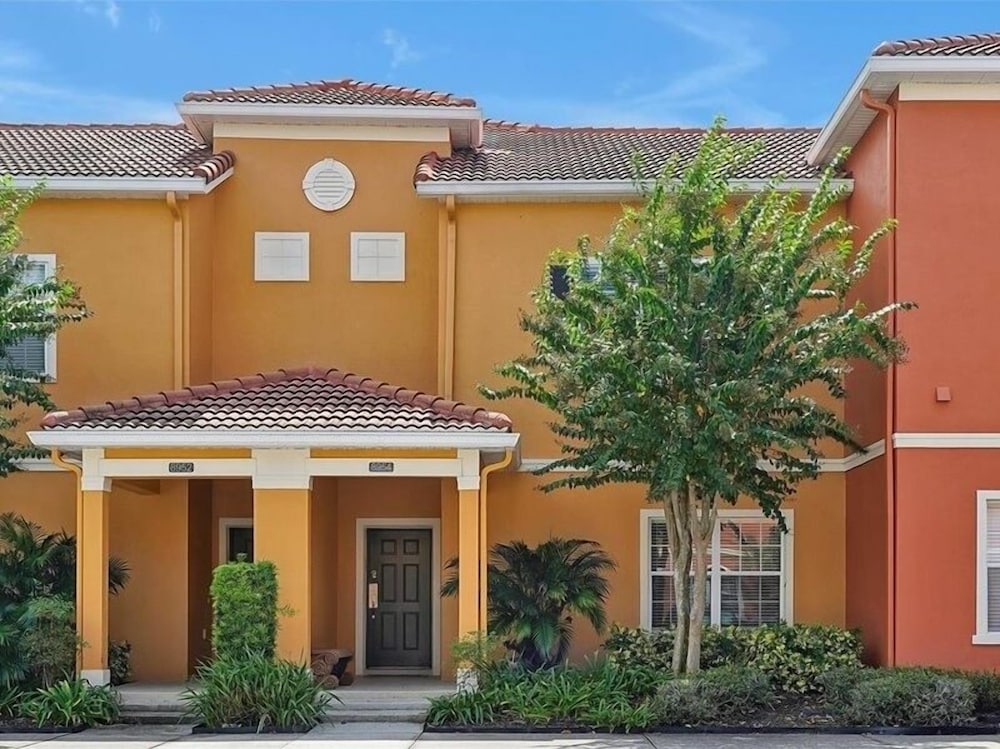 Adorable Townhome Remodeled With Comfort And Relaxation In Mind! Splash Pool! 4 Bedroom Townhouse