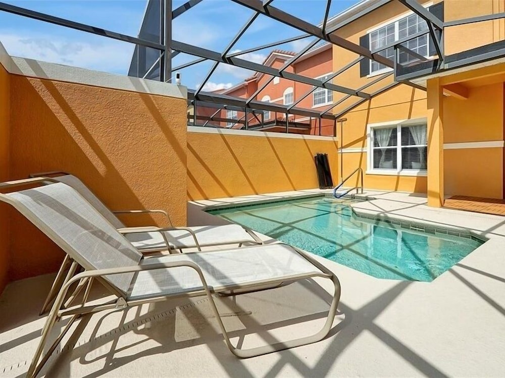 Adorable Townhome Remodeled With Comfort And Relaxation In Mind! Splash Pool! 4 Bedroom Townhouse