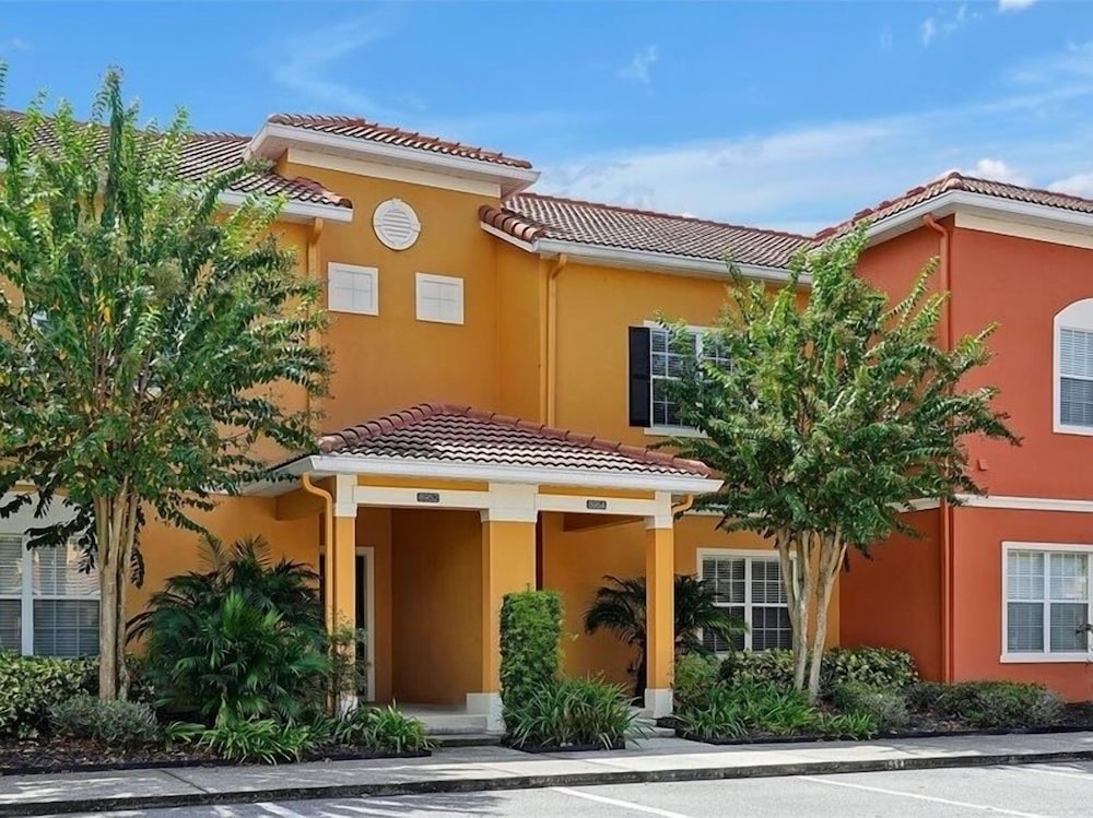Adorable Townhome Remodeled With Comfort And Relaxation In Mind! Splash Pool! 4 Bedroom Townhouse