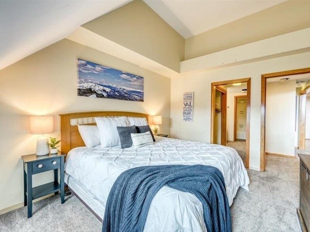 1-Bedroom plus Loft at The Pines with Forest Views, No Cleaning Fees, Kids Ski Free 1 Condo