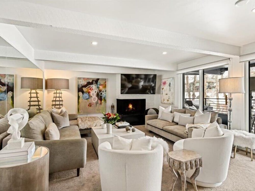 Chateau Eau Claire & Roaring Fork by Frias Properties