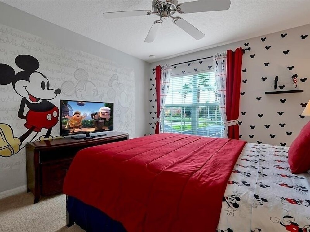 Adorable Townhome Remodeled With Comfort And Relaxation In Mind! Splash Pool! 4 Bedroom Townhouse