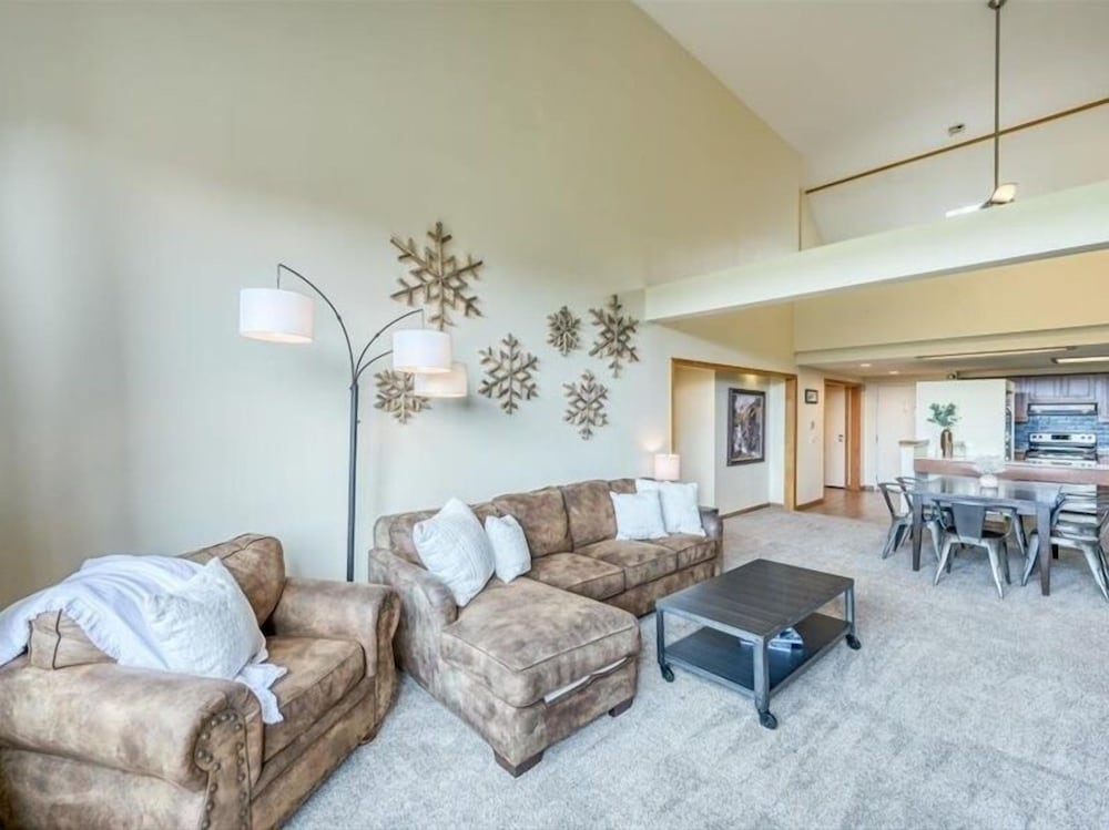 1-Bedroom plus Loft at The Pines with Forest Views, No Cleaning Fees, Kids Ski Free 1 Condo