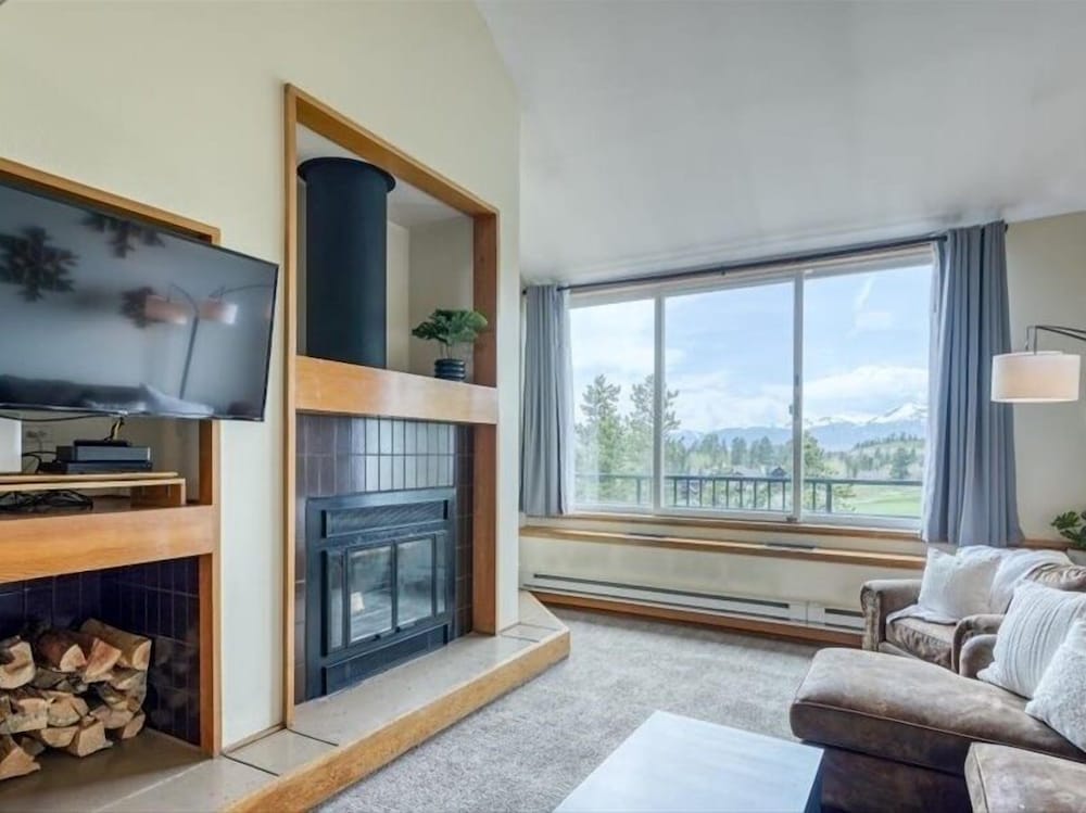 1-Bedroom plus Loft at The Pines with Forest Views, No Cleaning Fees, Kids Ski Free 1 Condo