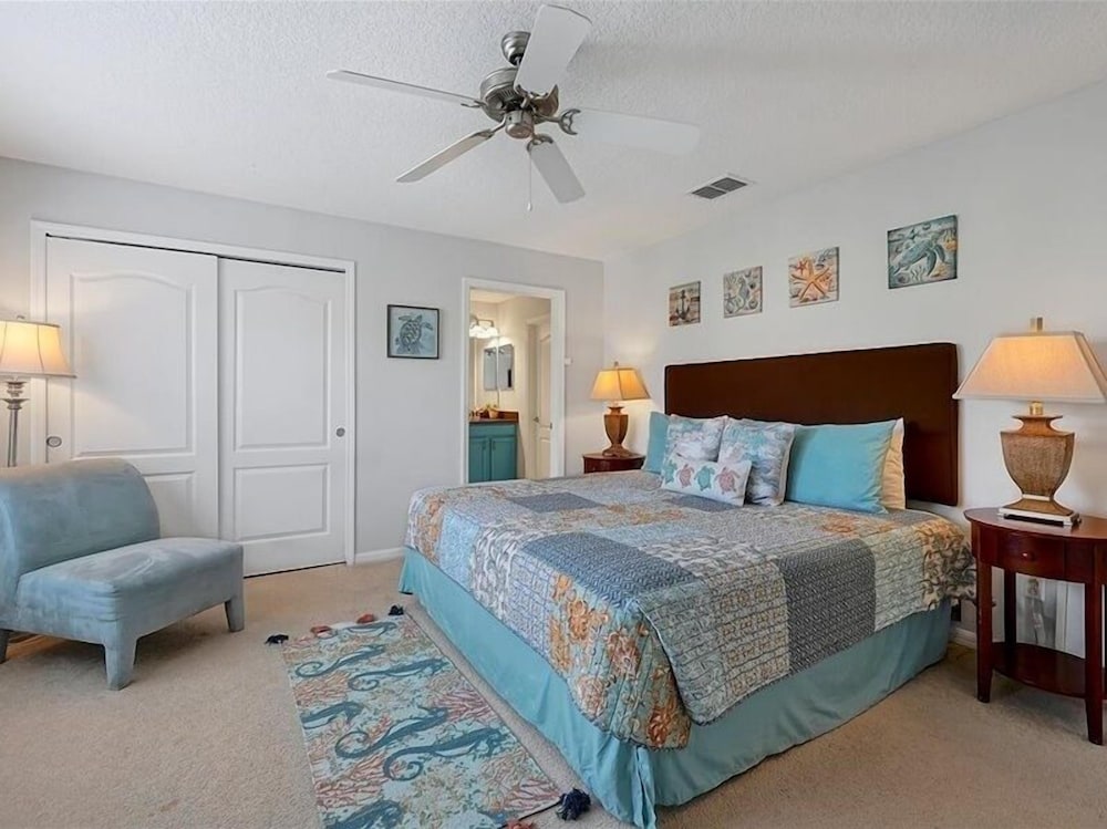 Adorable Townhome Remodeled With Comfort And Relaxation In Mind! Splash Pool! 4 Bedroom Townhouse
