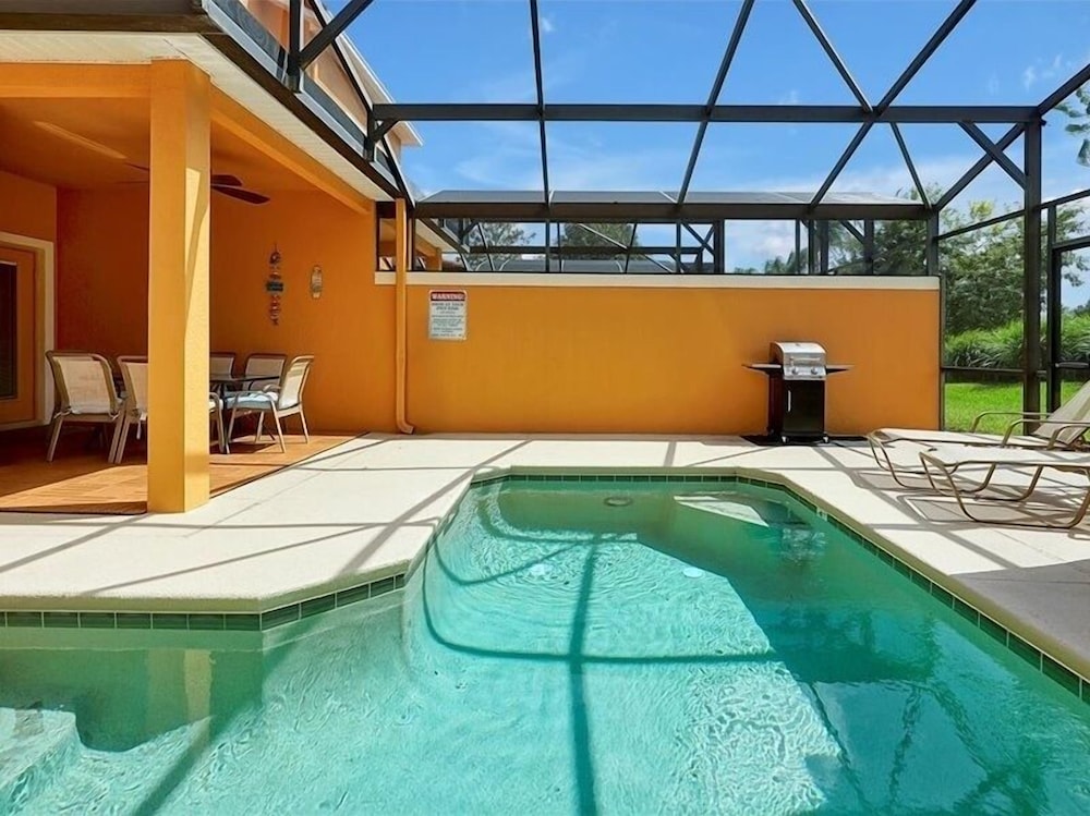 Adorable Townhome Remodeled With Comfort And Relaxation In Mind! Splash Pool! 4 Bedroom Townhouse