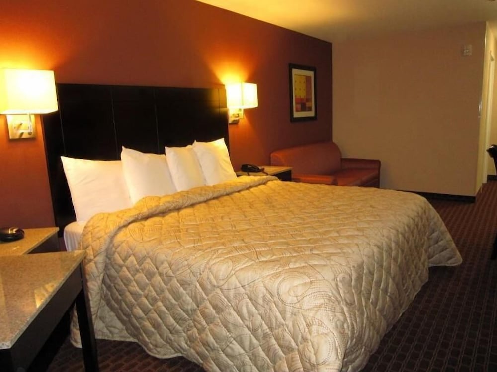 Red Carpet Inn And Suites Monmouth Jtc