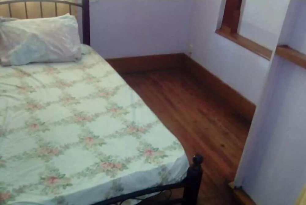 Robert's Guesthouse