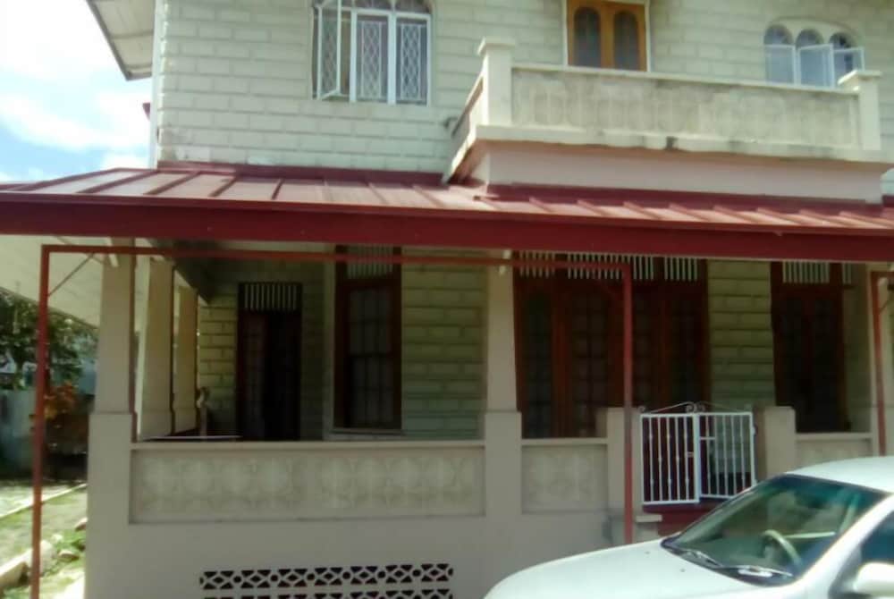 Robert's Guesthouse