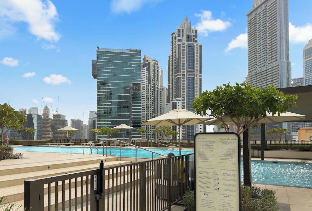 Alluring Parisian 1Br in Burj Crown