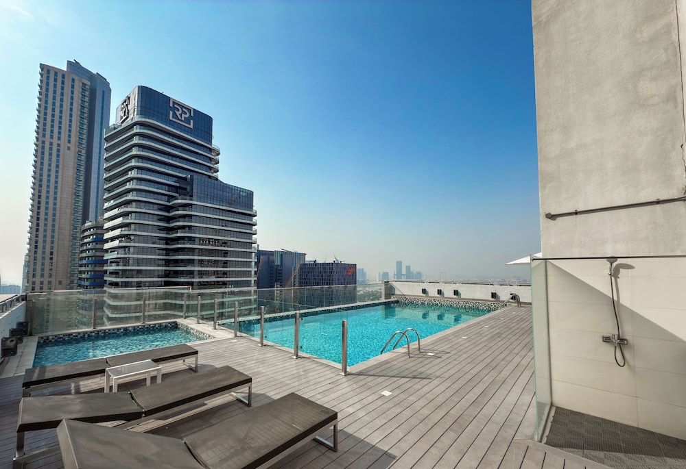 Blossoming 1BR Walk to Dubai Mall & Pool