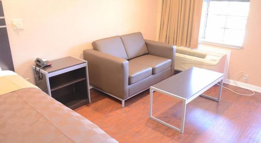Regency Inn - Property Image 6