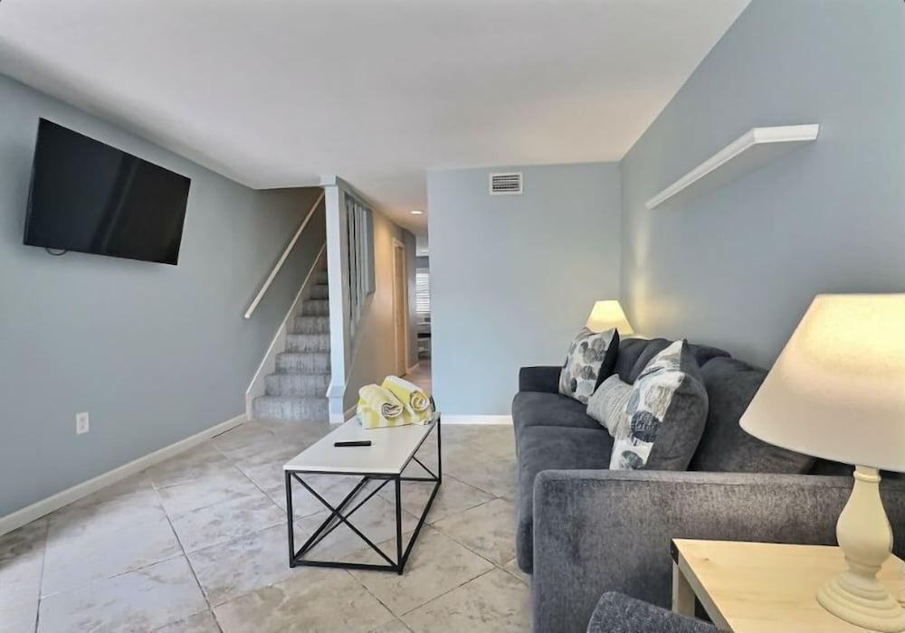 Stylish 1BR Urban Retreat