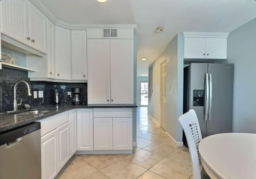Stylish 1BR Urban Retreat