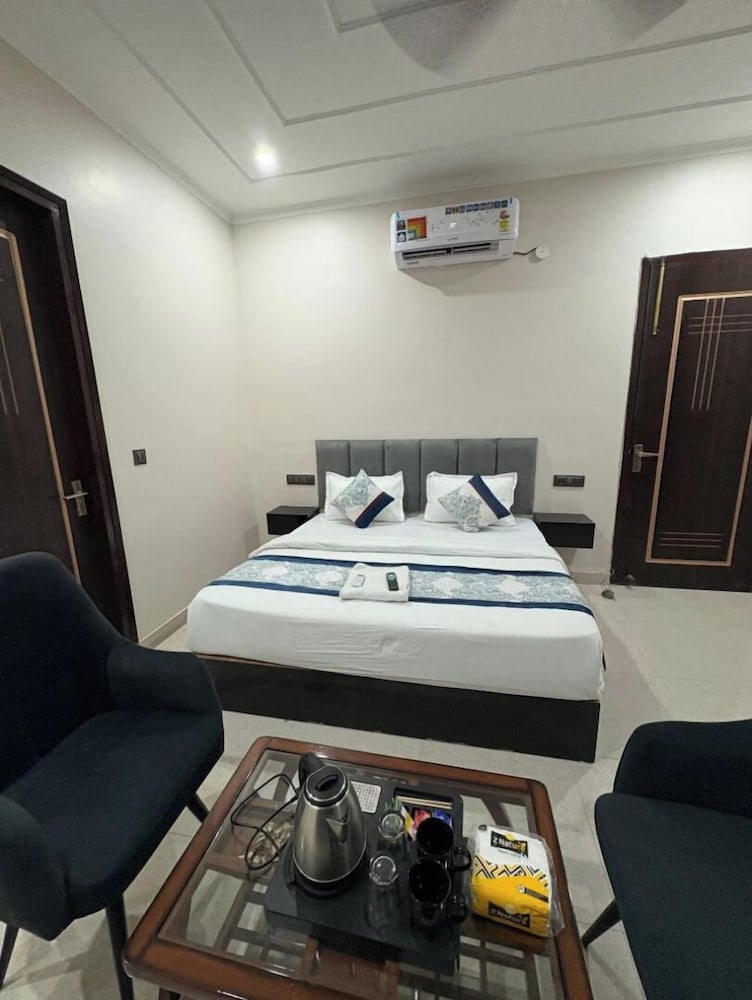 Radiant Blu Hotels Sector 70