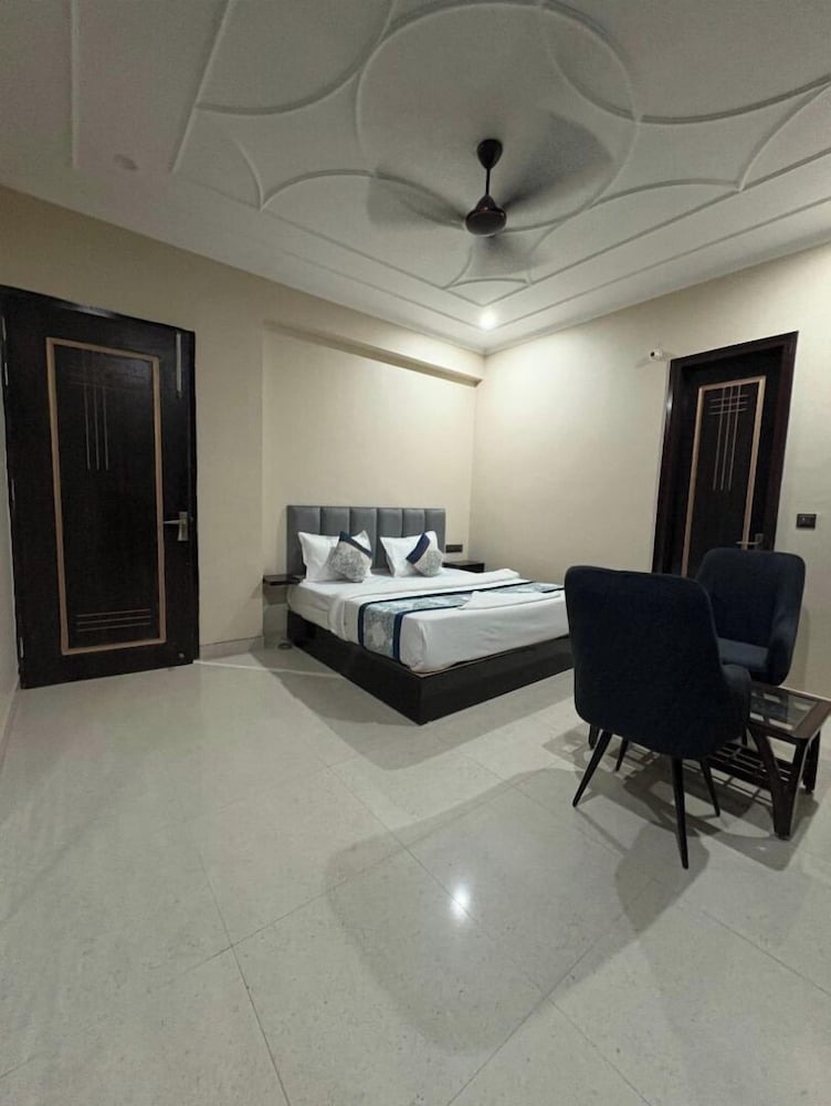 Radiant Blu Hotels Sector 70