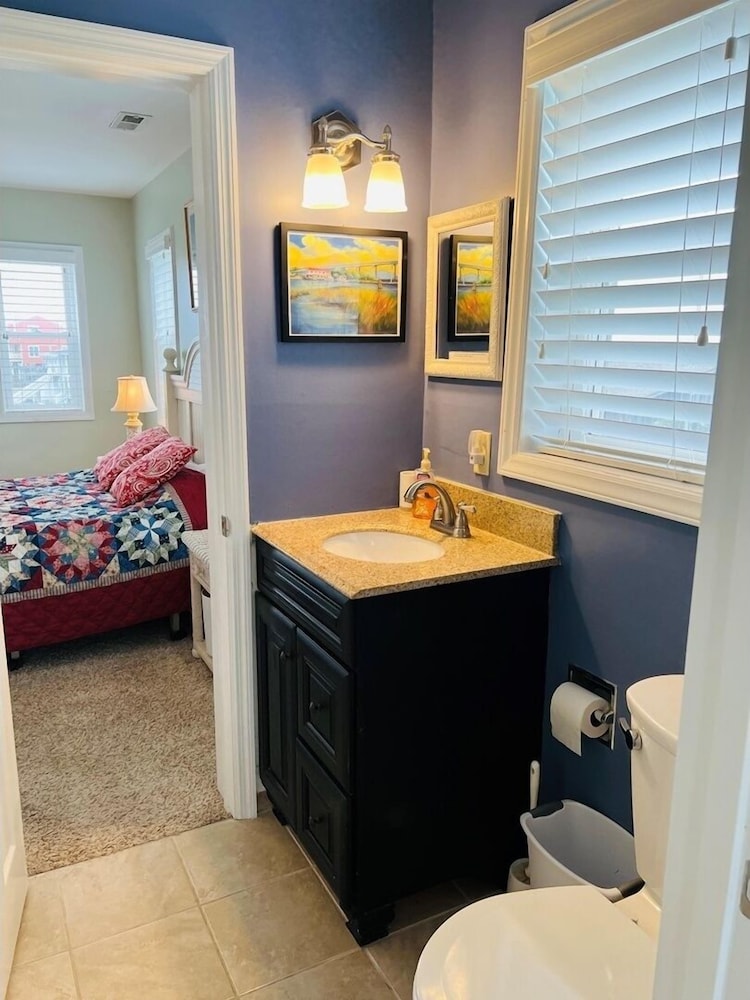 Heaven's Anchor 3 Bedroom Home by RedAwning
