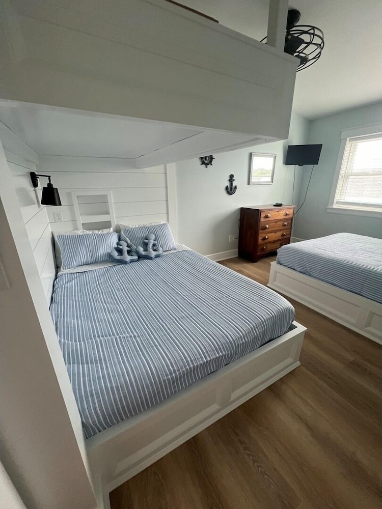 Boston Commons Penthouse 5 Bedroom Condo by RedAwning