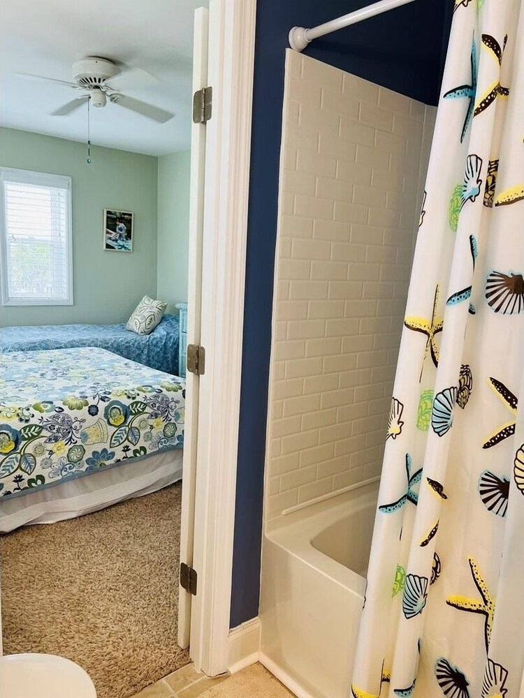 Heaven's Anchor 3 Bedroom Home by RedAwning