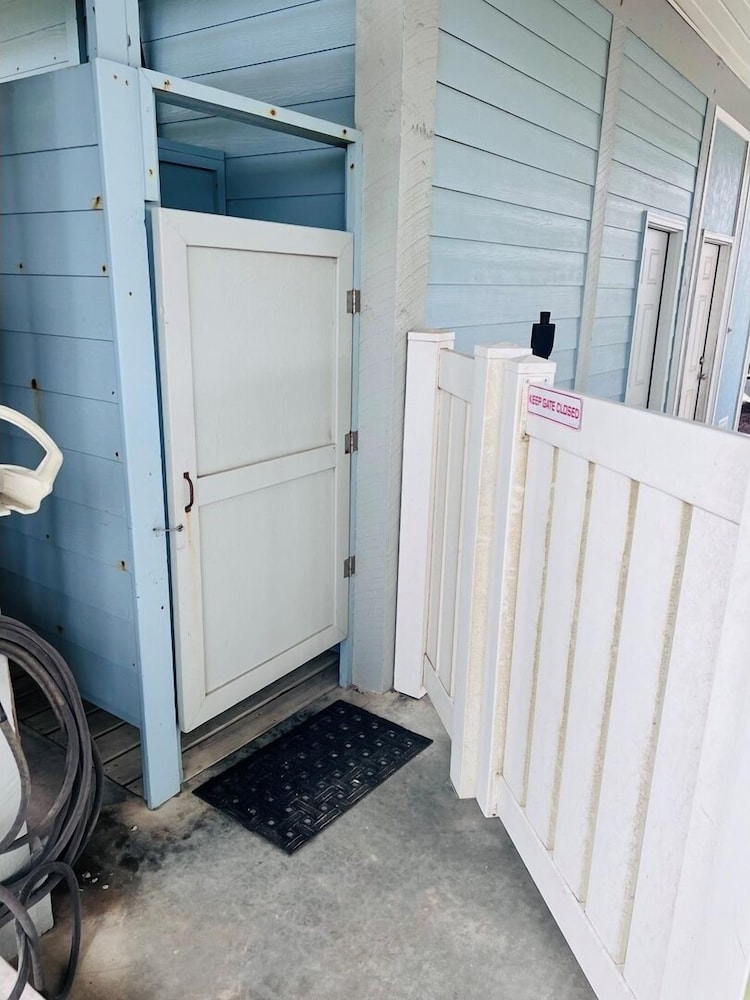Sunny Times 4 Bedroom Home by RedAwning