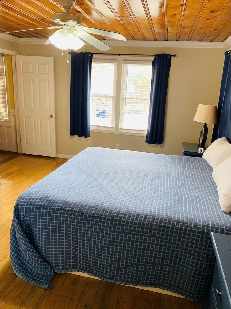 The Ocean House 6 Bedroom Home by RedAwning