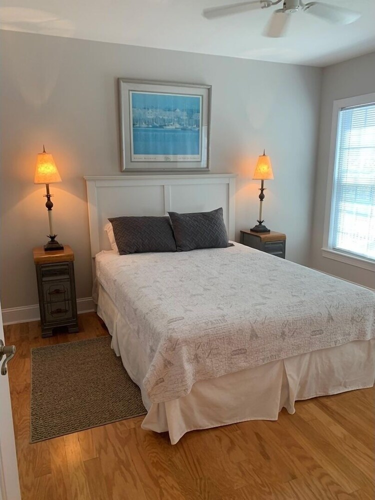Absolute Bliss Private 4 Bedroom Home by RedAwning