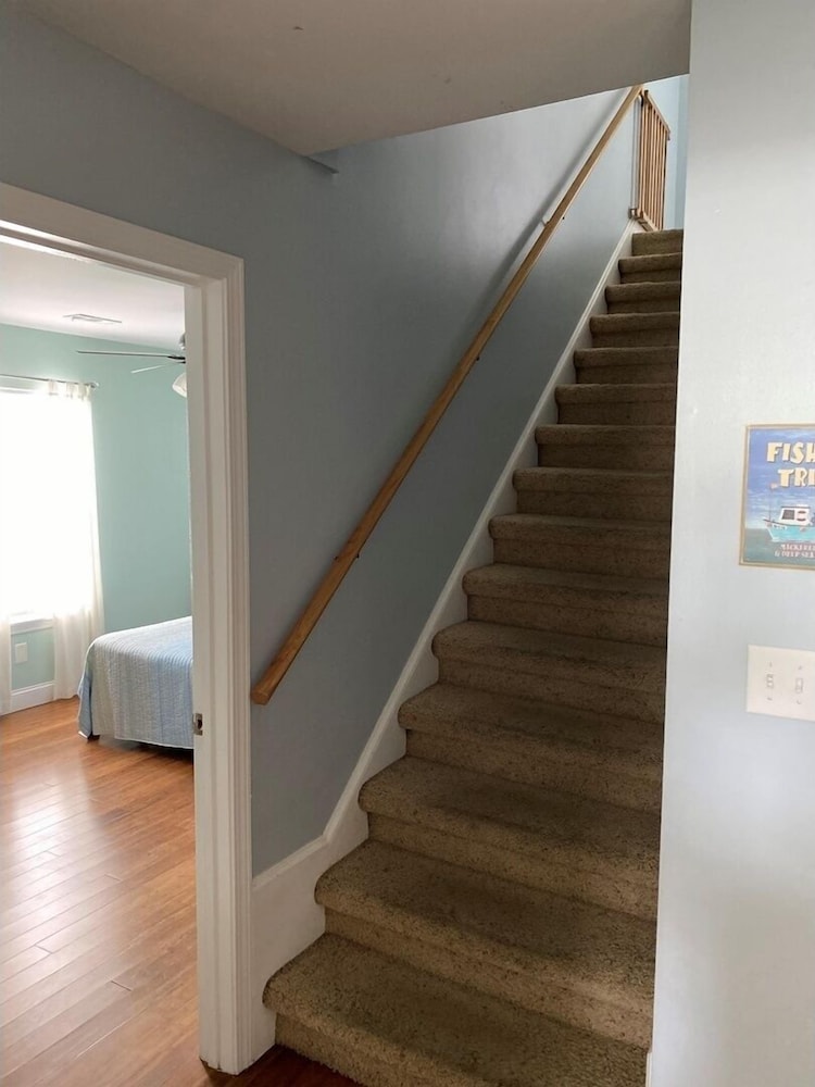 Pierview 5 Bedroom Home by RedAwning
