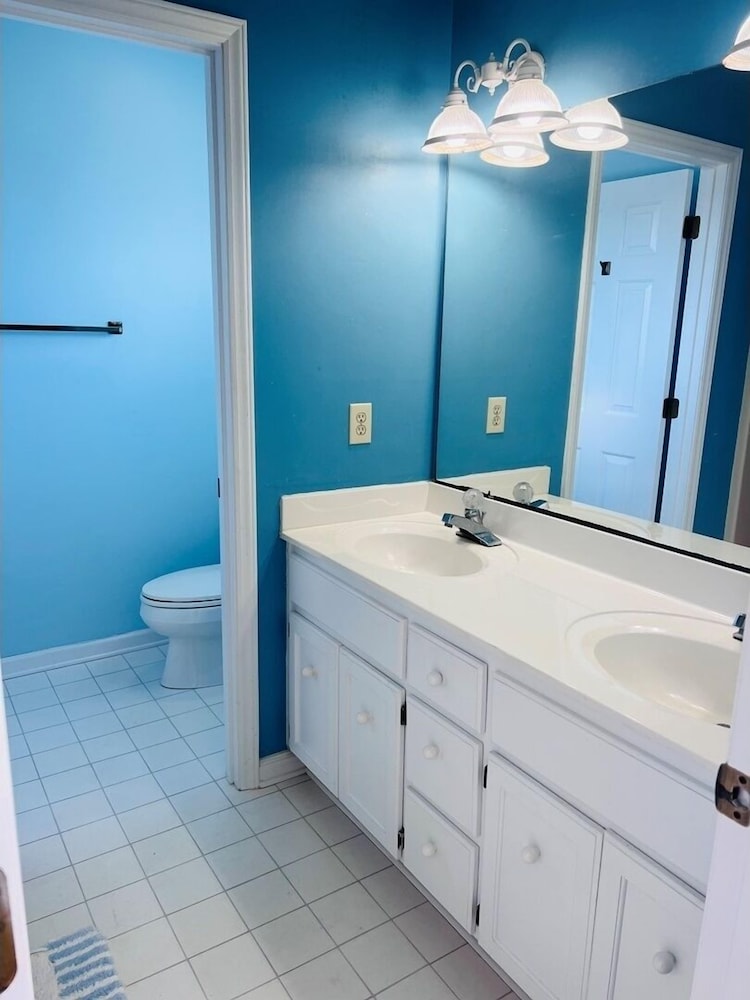 Victoria - 3 Br Home
