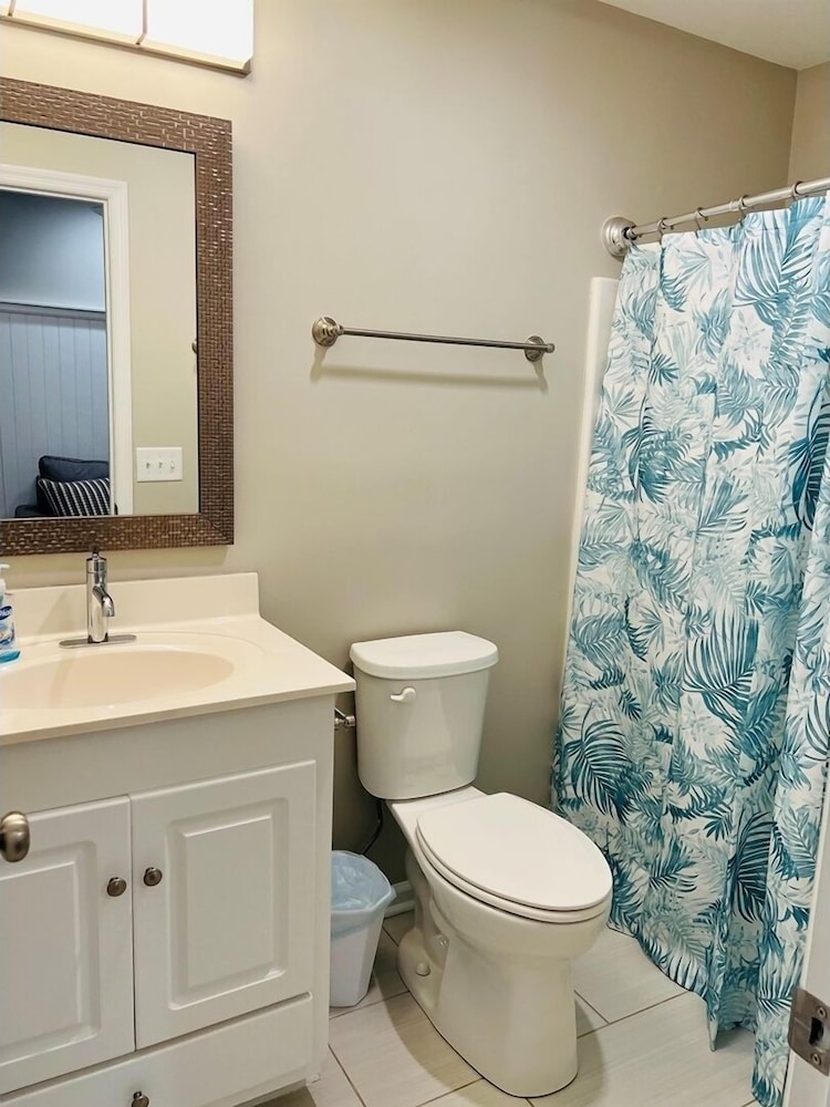 Fins / 1295 Ocean Blvd West 10 Bedroom Home