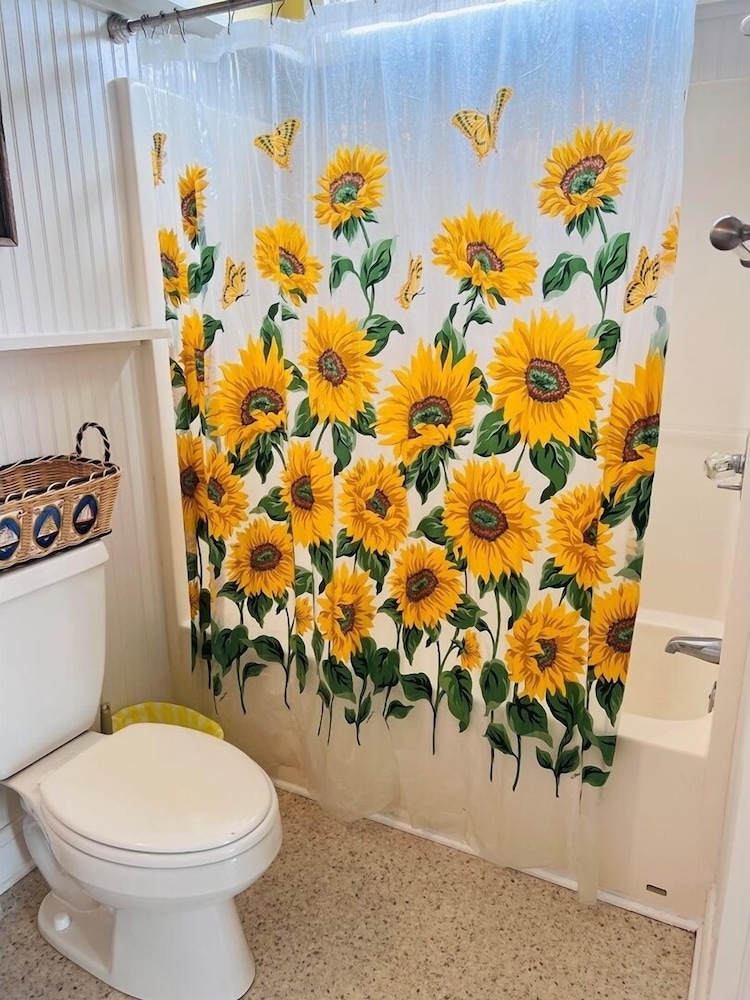 Le Tournesol 4 Bedroom Home by RedAwning - Property Image 2
