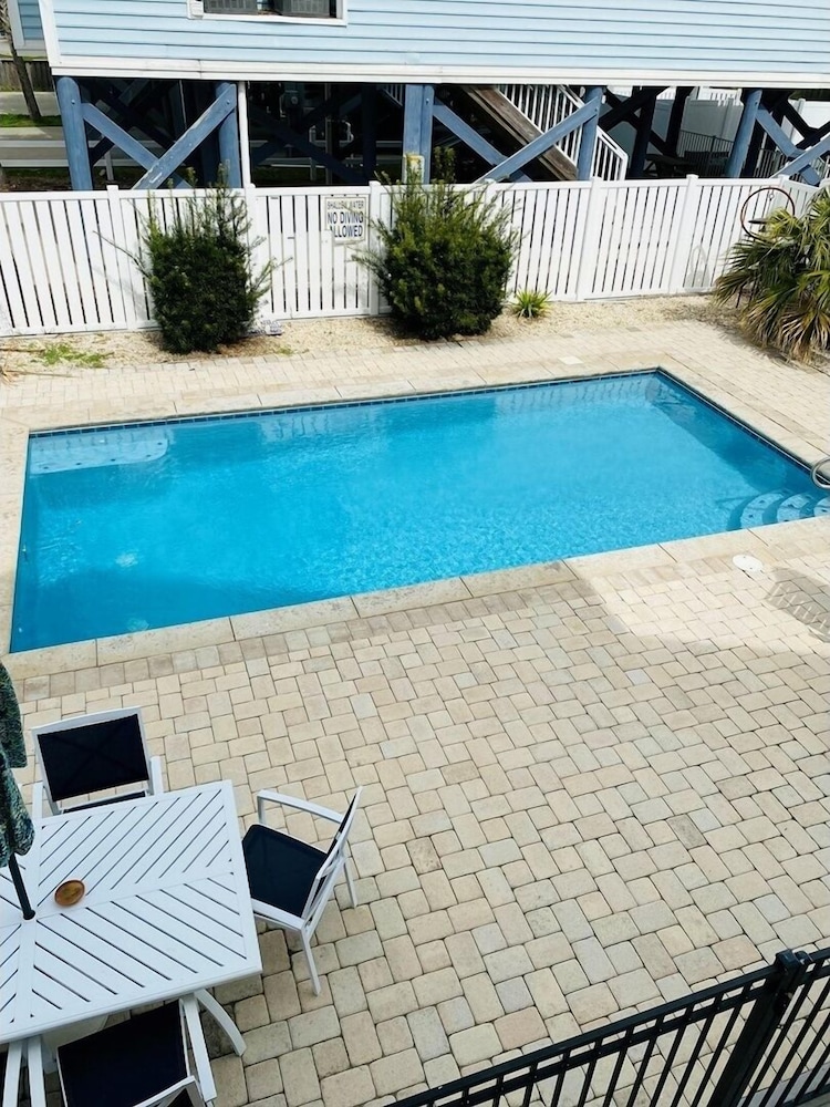 The Ocean House 6 Bedroom Home by RedAwning