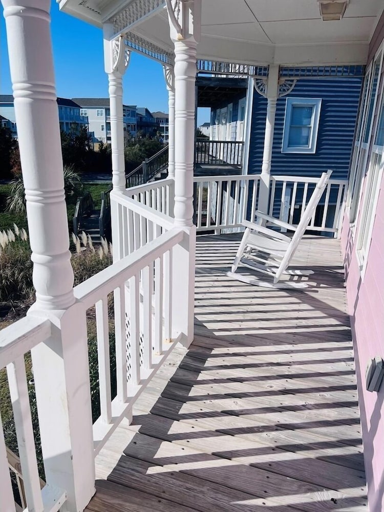 Victoria - 3 Br Home