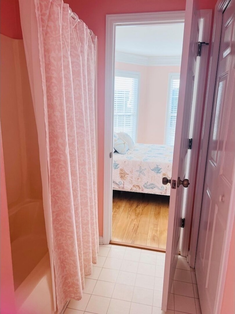 Victoria - 3 Br Home