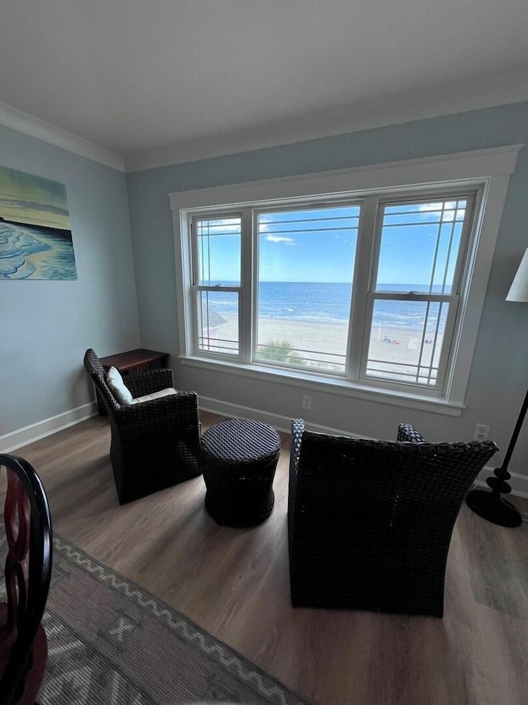 Boston Commons Penthouse 5 Bedroom Condo by RedAwning