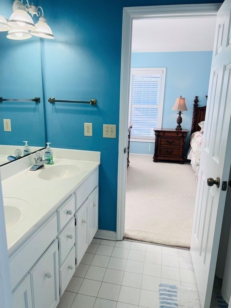 Victoria - 3 Br Home
